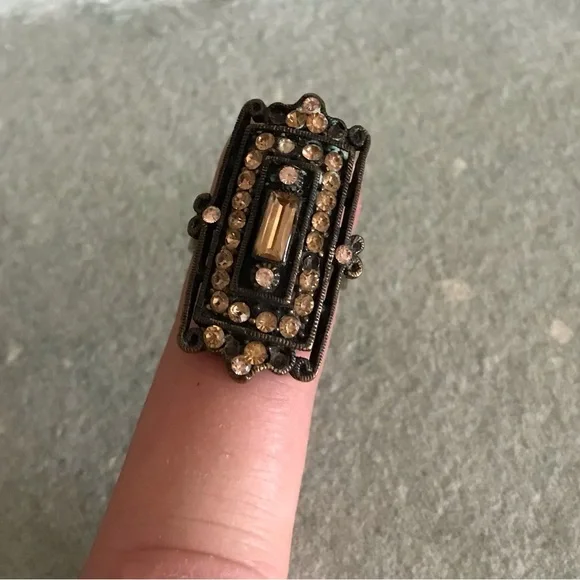 Vintage Crystal Ring - Picture 4 of 7